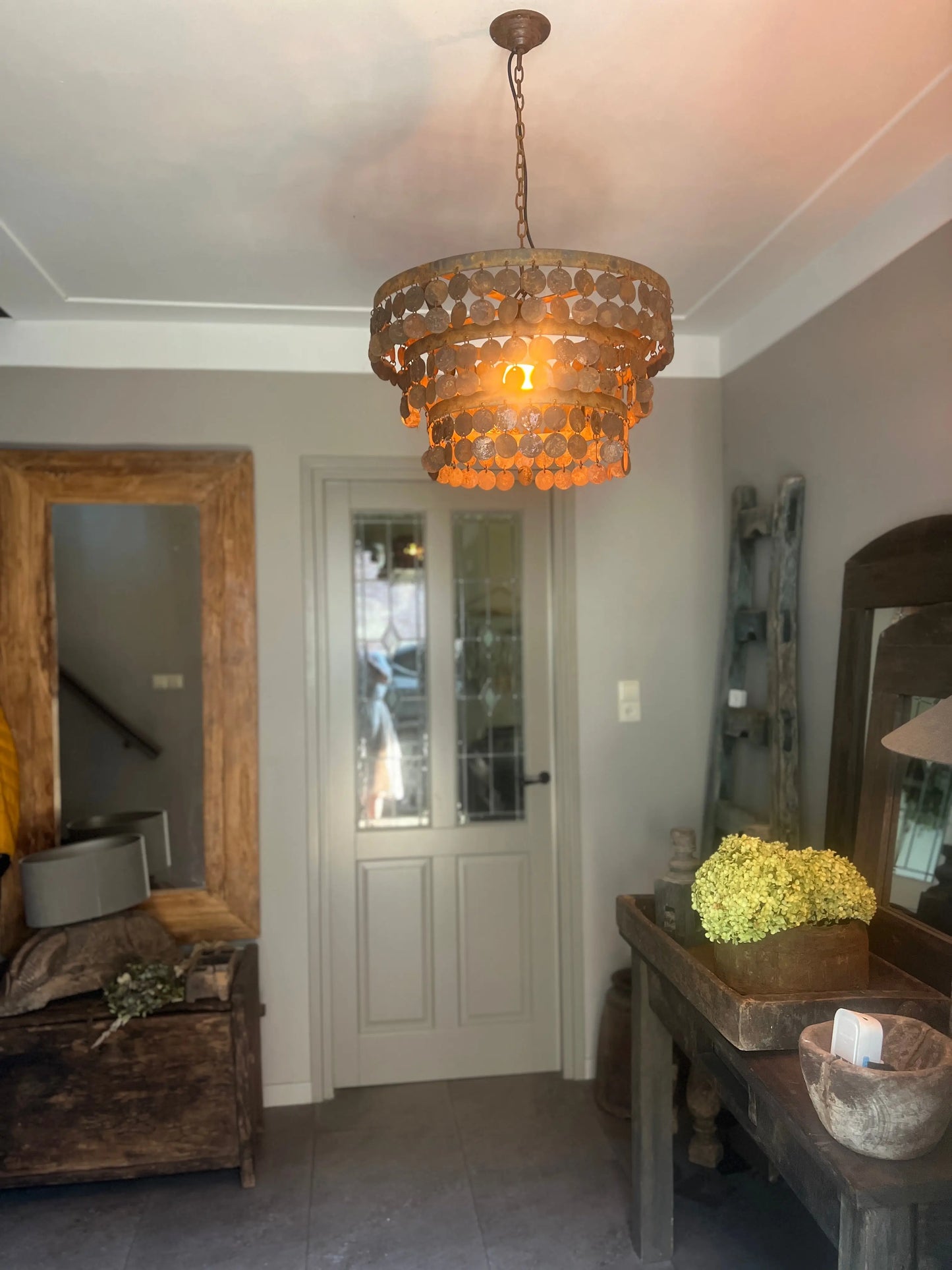 Round disc lamp, including fitting