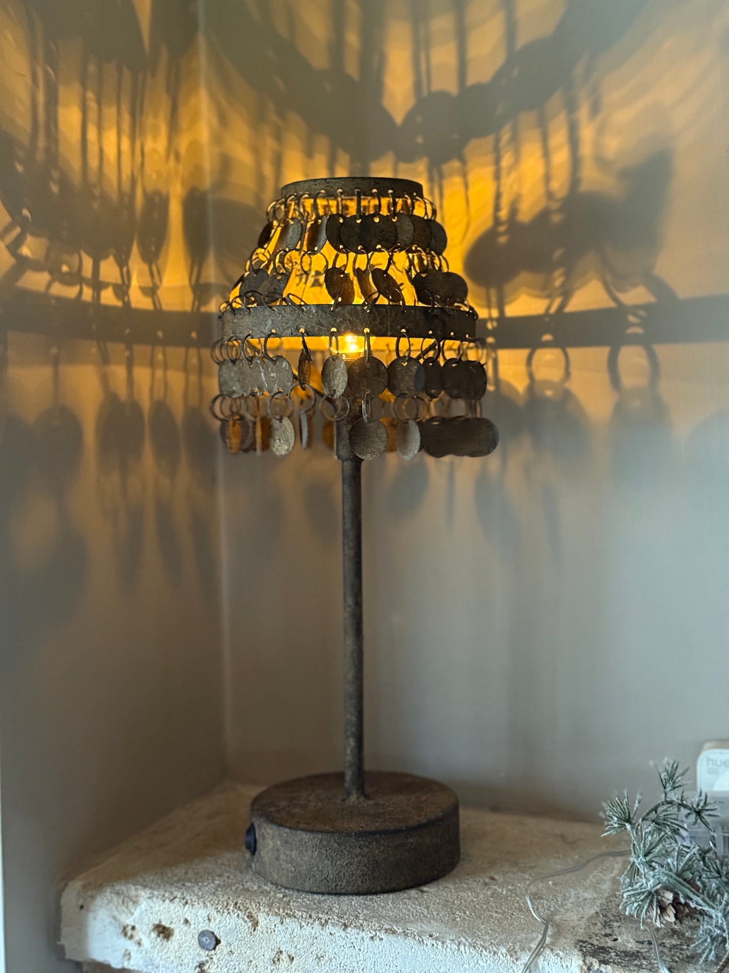Rusty coin table lamp (061)