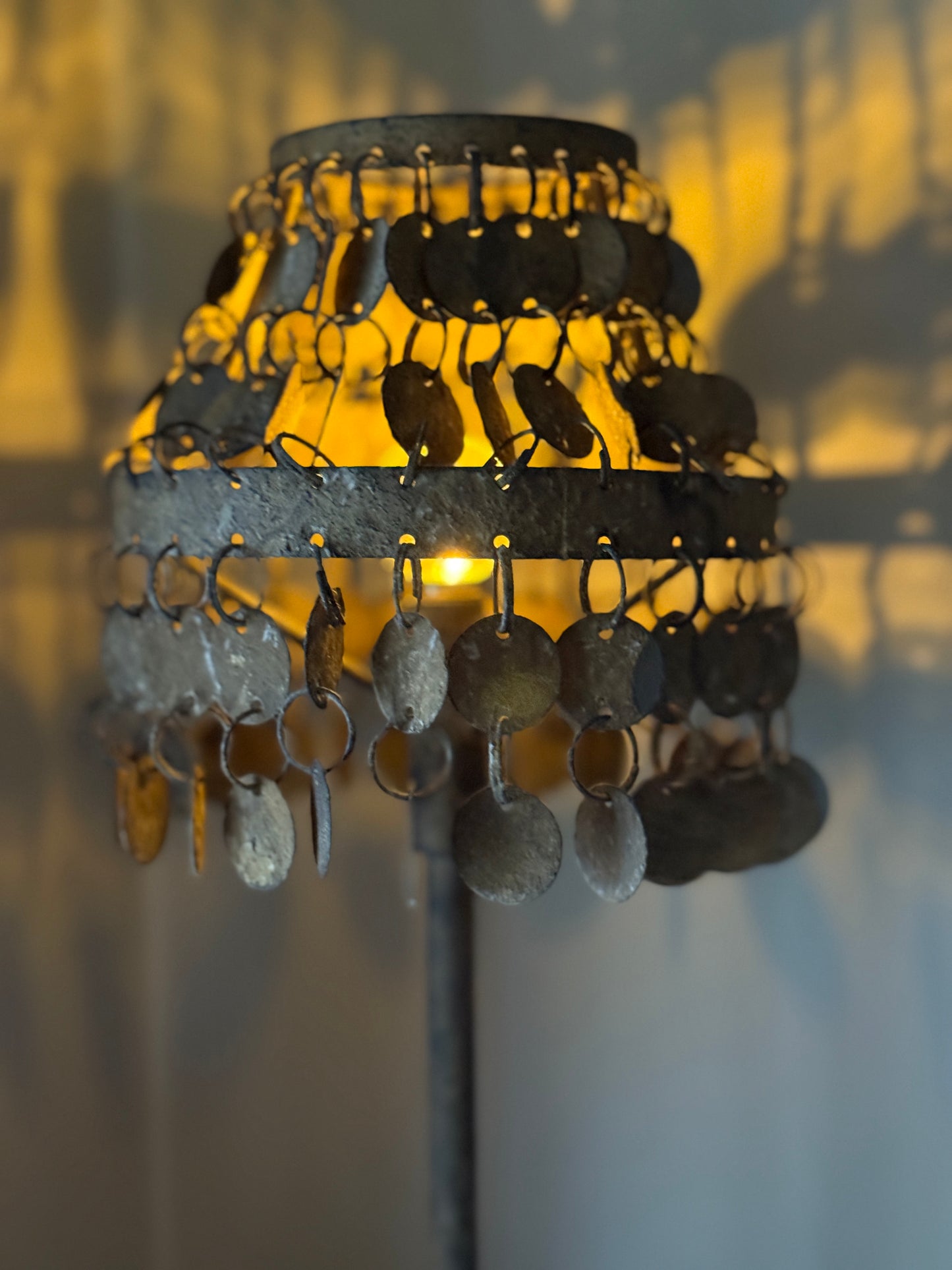 Rusty coin table lamp (061)