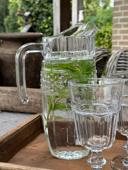 Glaskaraffe mit Relief – 1,5 Liter