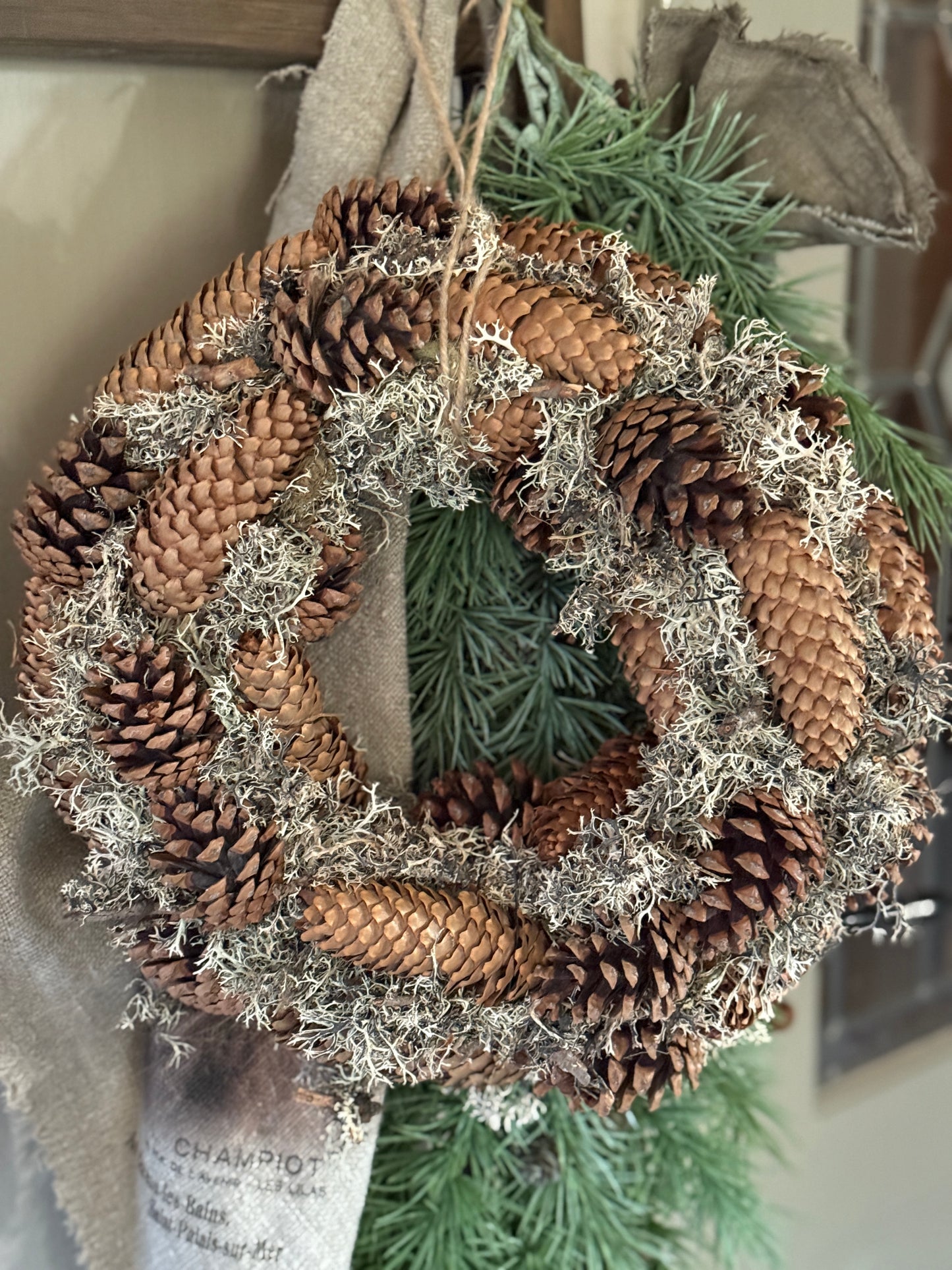 Pine Cone and Gray Moss Wreath – 30 cm