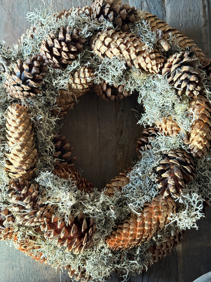 Pine Cone and Gray Moss Wreath – 30 cm