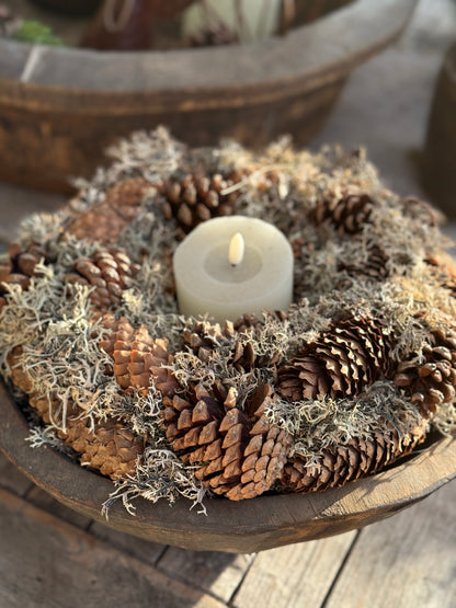 Pine Cone and Gray Moss Wreath – 30 cm
