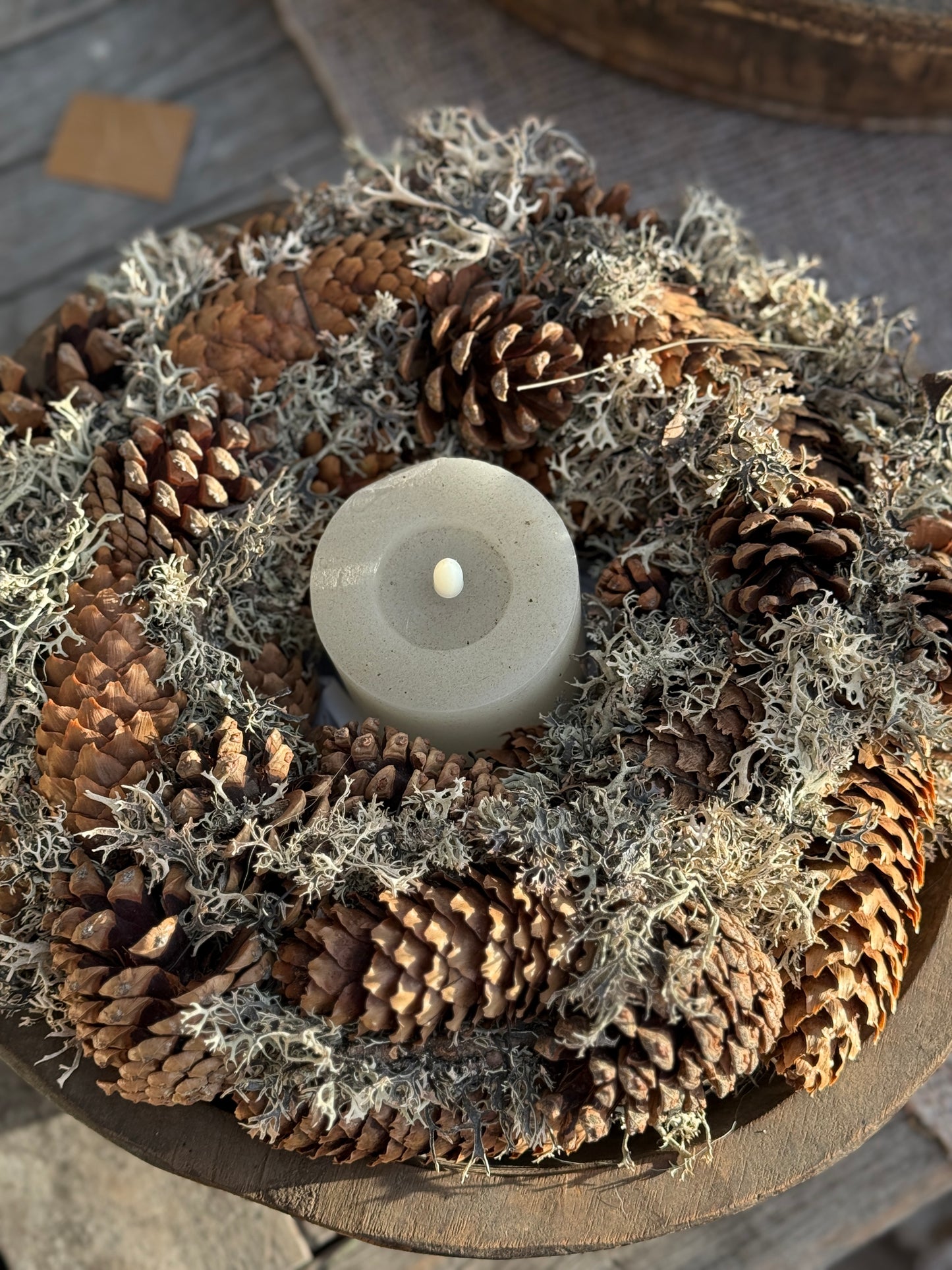 Pine Cone and Gray Moss Wreath – 30 cm