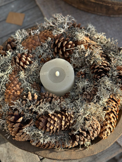 Pine Cone and Gray Moss Wreath – 30 cm