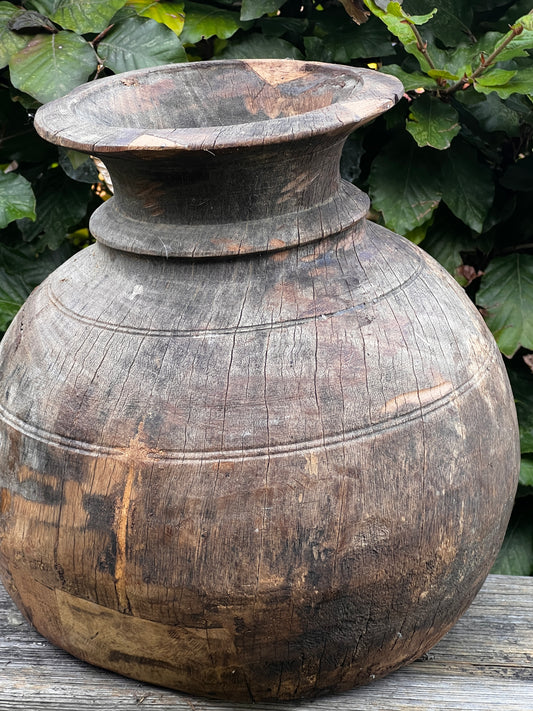 Old convex Nepalese pot (13E)