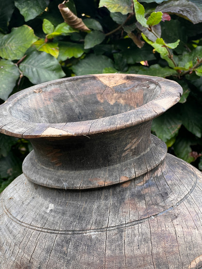 Old convex Nepalese pot (13E)