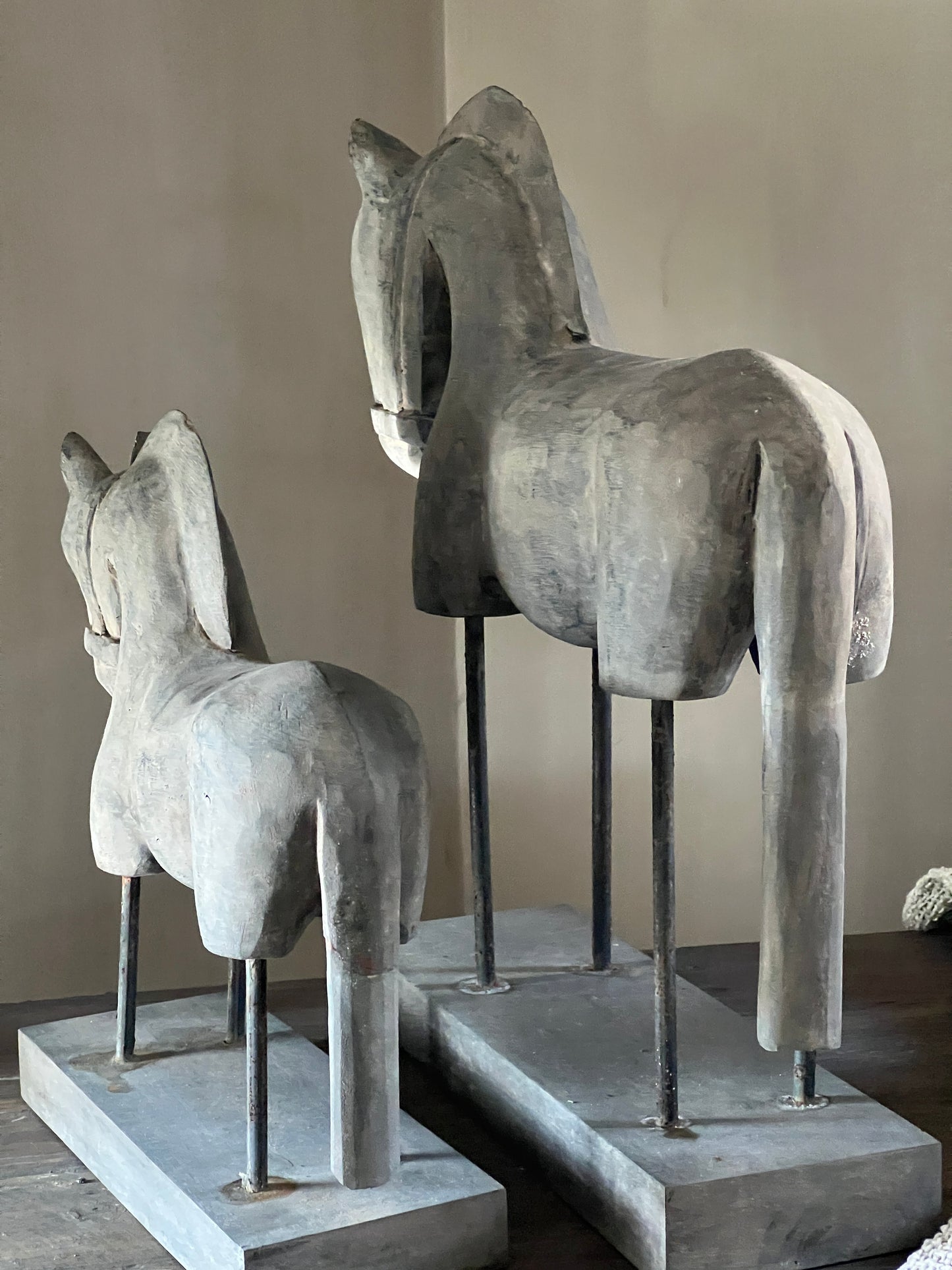 Horses on tripod, set of 2 pieces