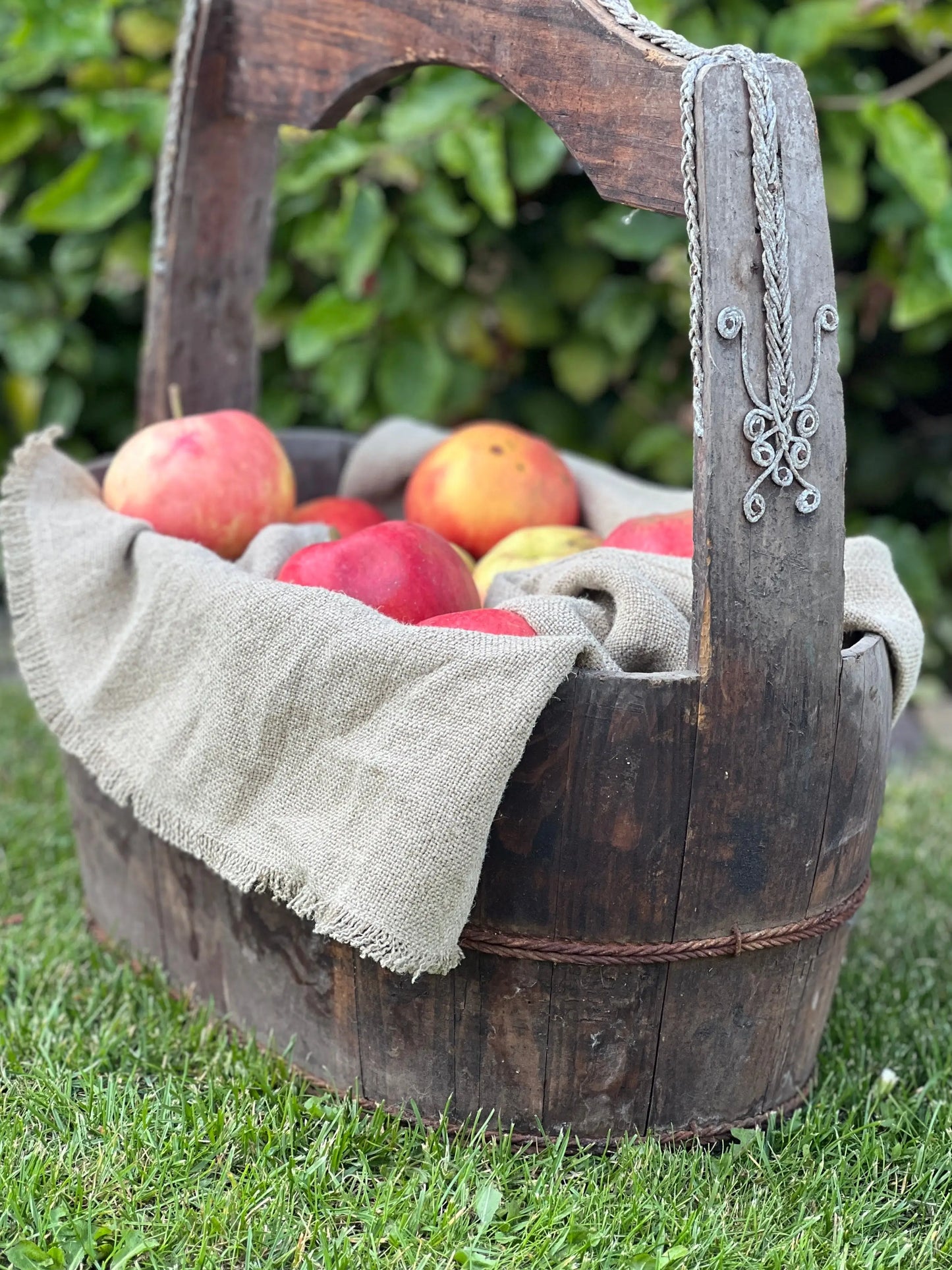 Old olive box with handle (02)
