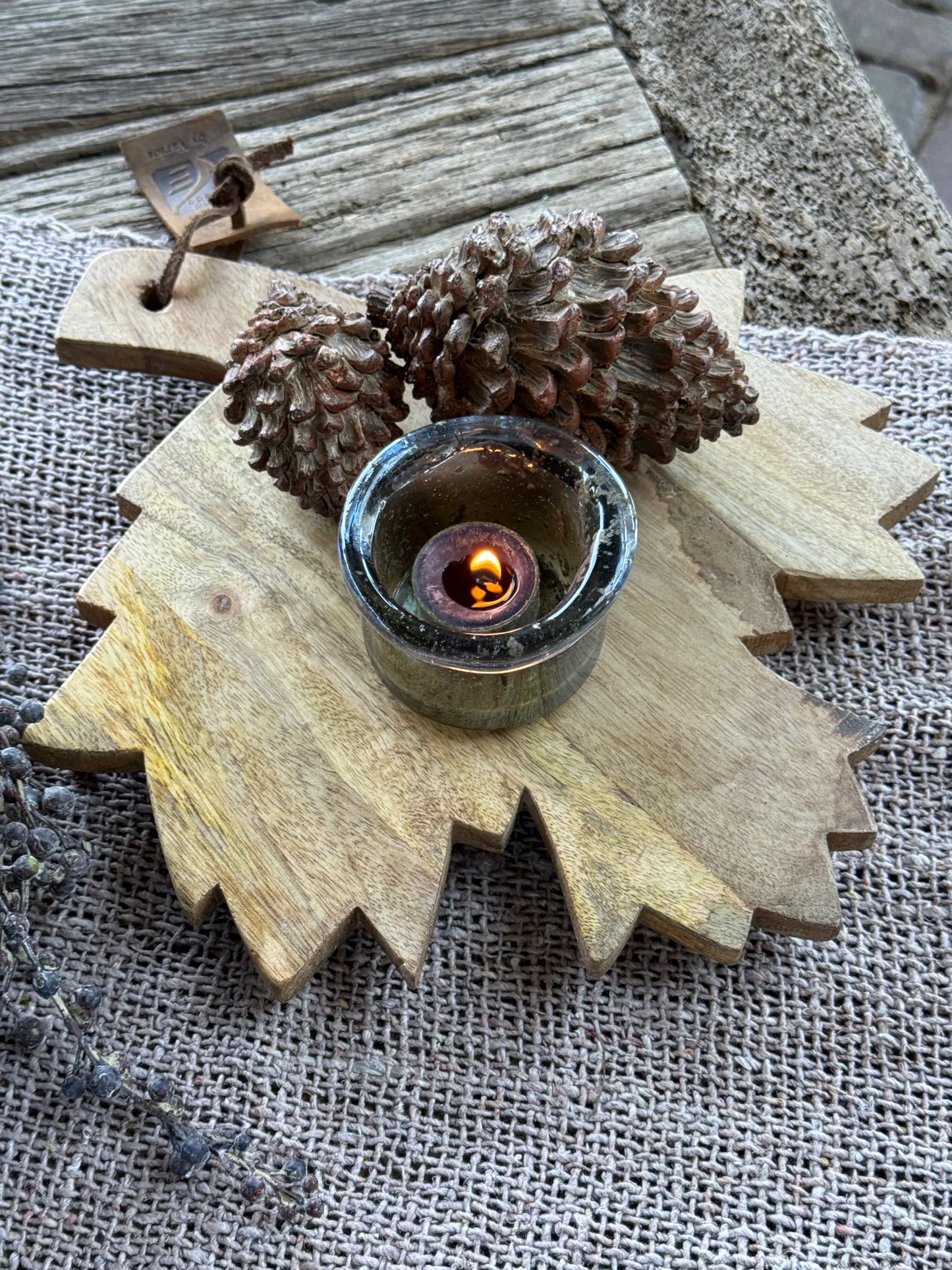 Hölzernes Serviertablett Herbstblatt