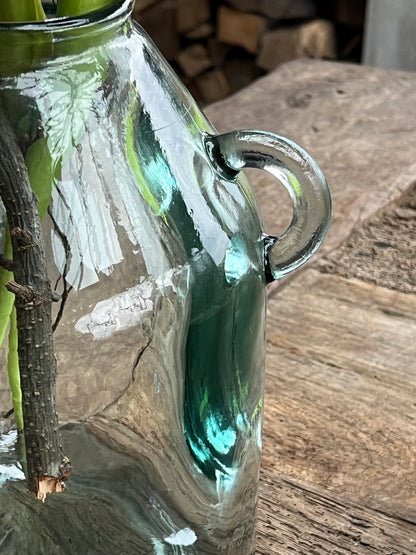 Glass vase with handle