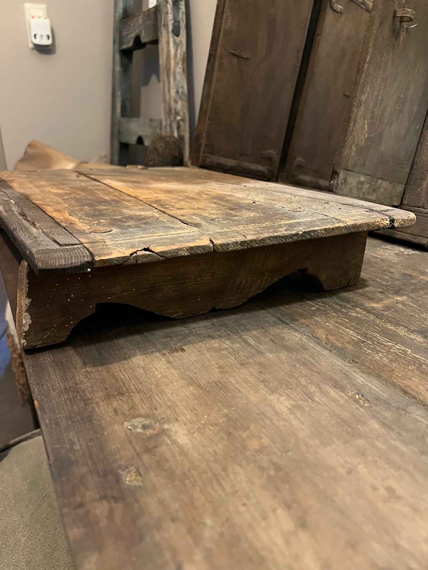 Oude Bajot tafel