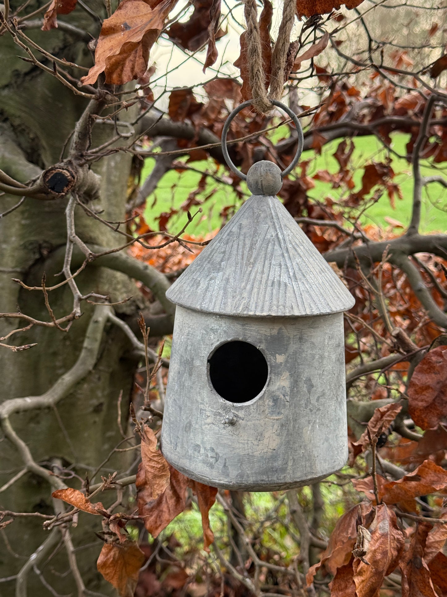 Vogelhuisje van zink – rond met puntdak