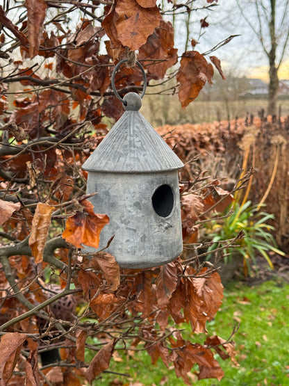 Vogelhuisje van zink – rond met puntdak