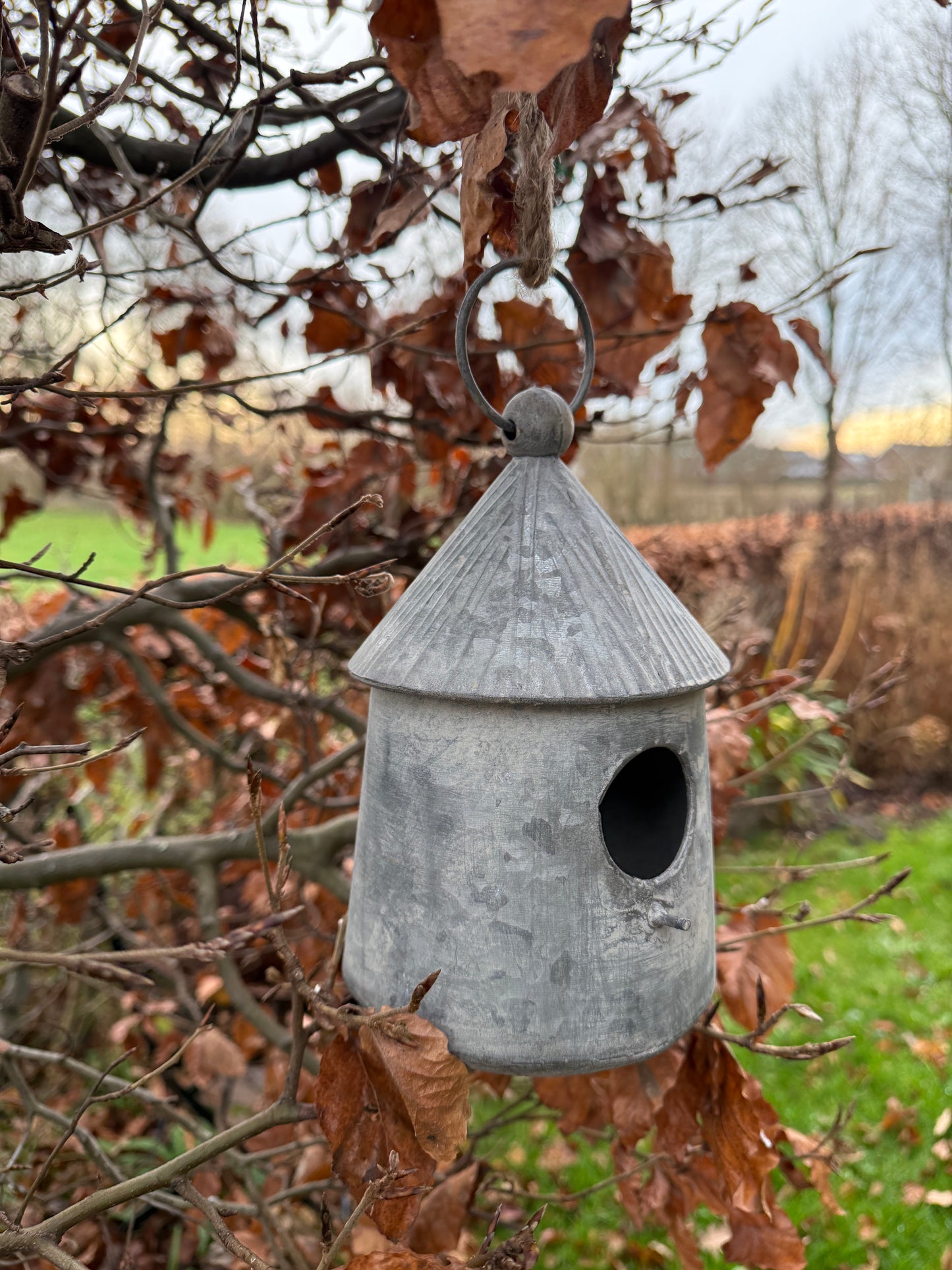 Vogelhuisje van zink – rond met puntdak