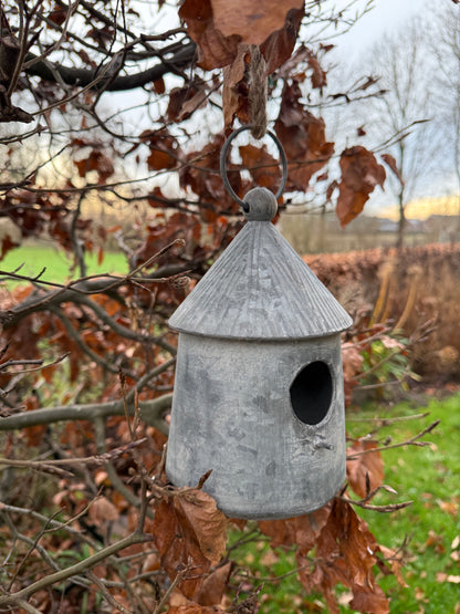 Vogelhuisje van zink – rond met puntdak