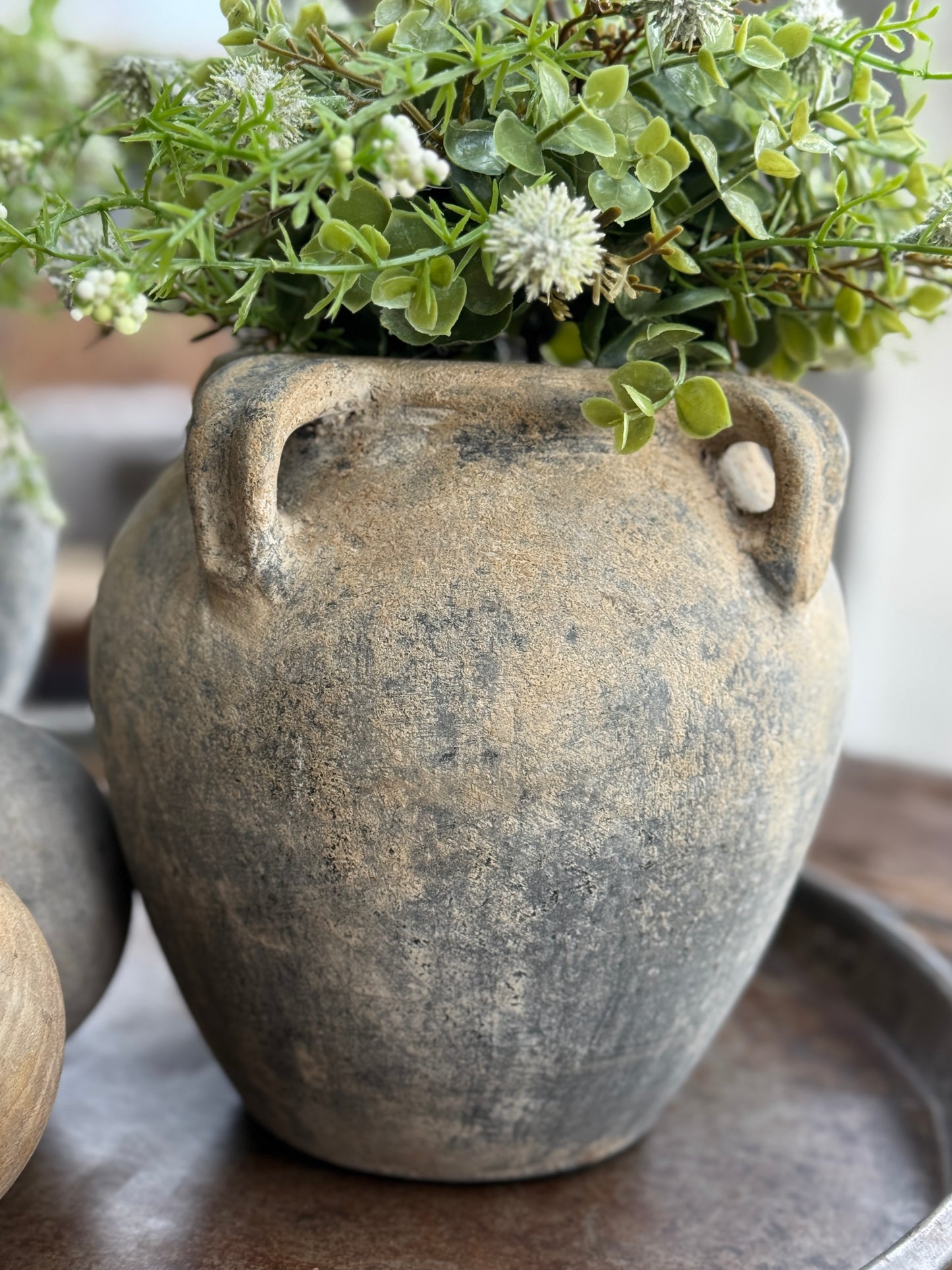 Concrete pot with ears