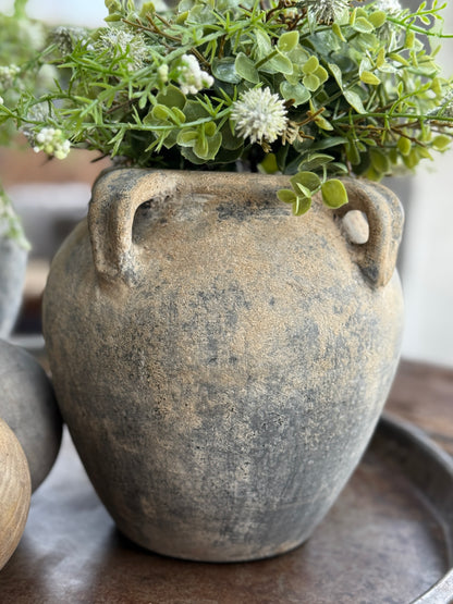 Concrete pot with ears