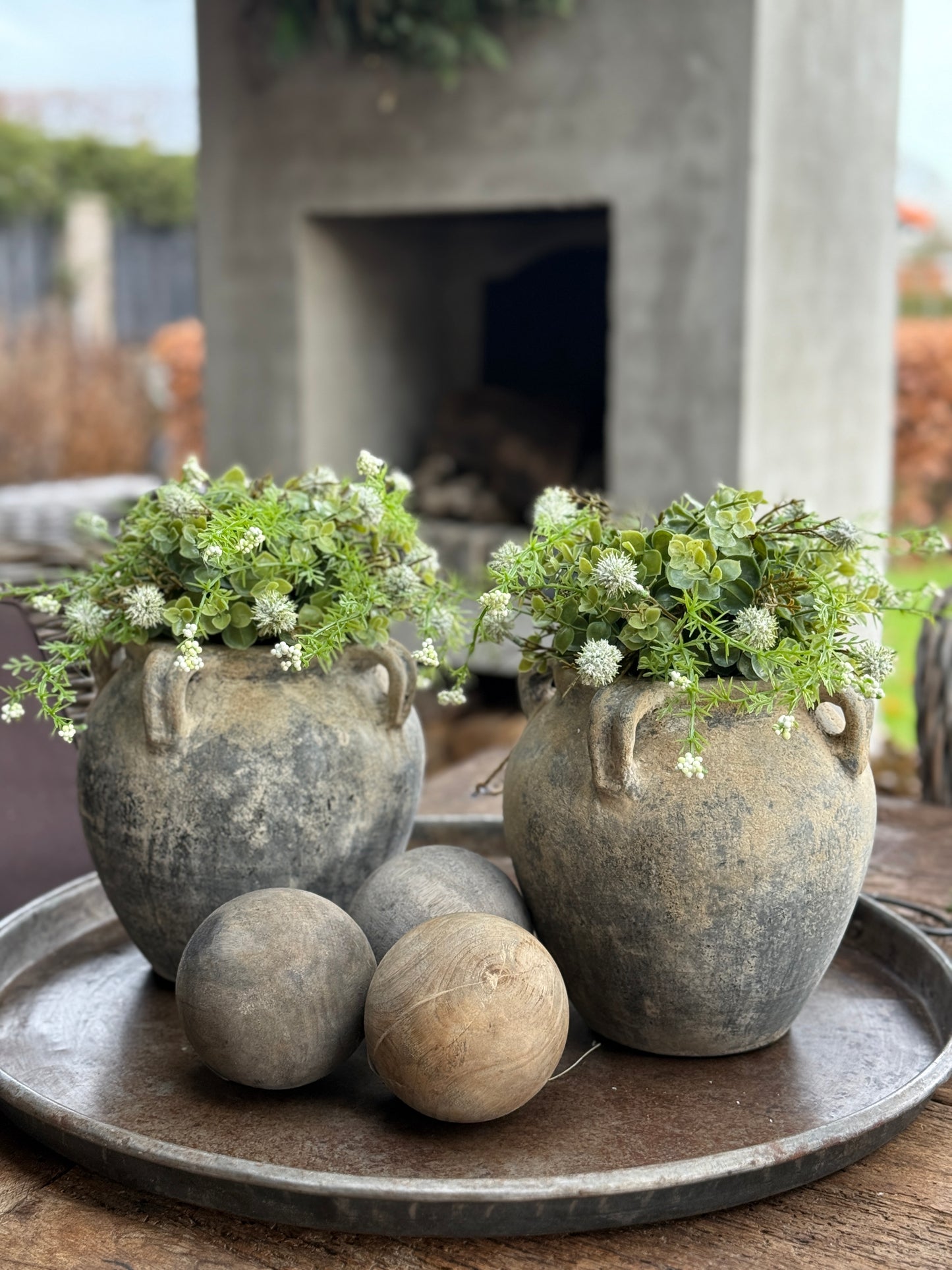 Concrete pot with ears