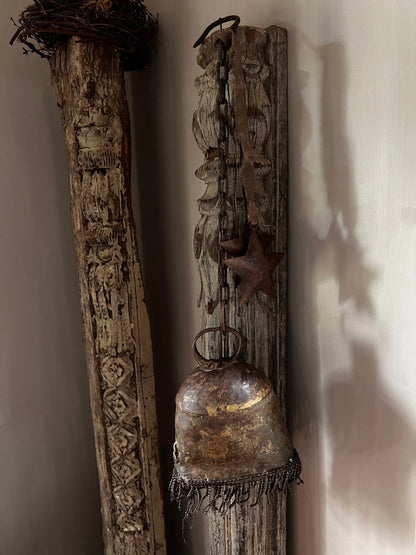 Alte, verrostete Glocke an einer Eisenkette, erhältlich in 3 Größen