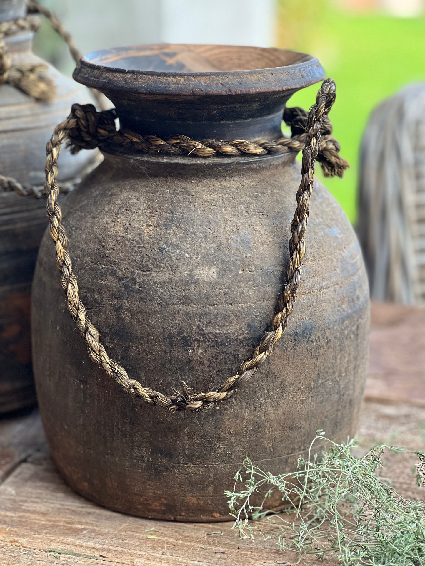 Nepalese pot (Rechter op de afbeelding)  (16)