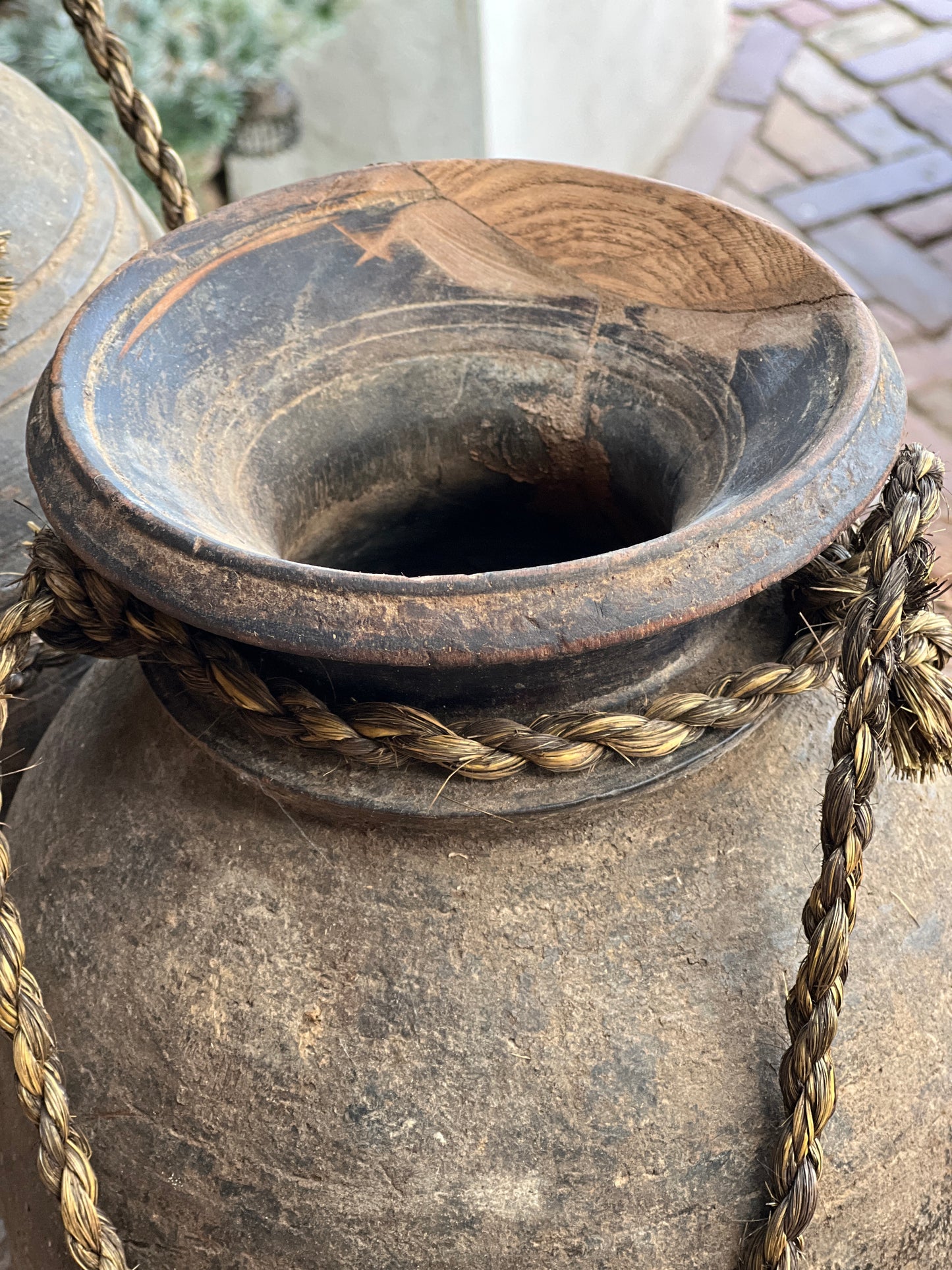 Nepalese pot (Rechter op de afbeelding)  (16)