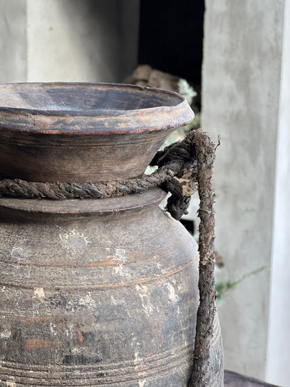 Nepalese pot rechter op de foto (17A)