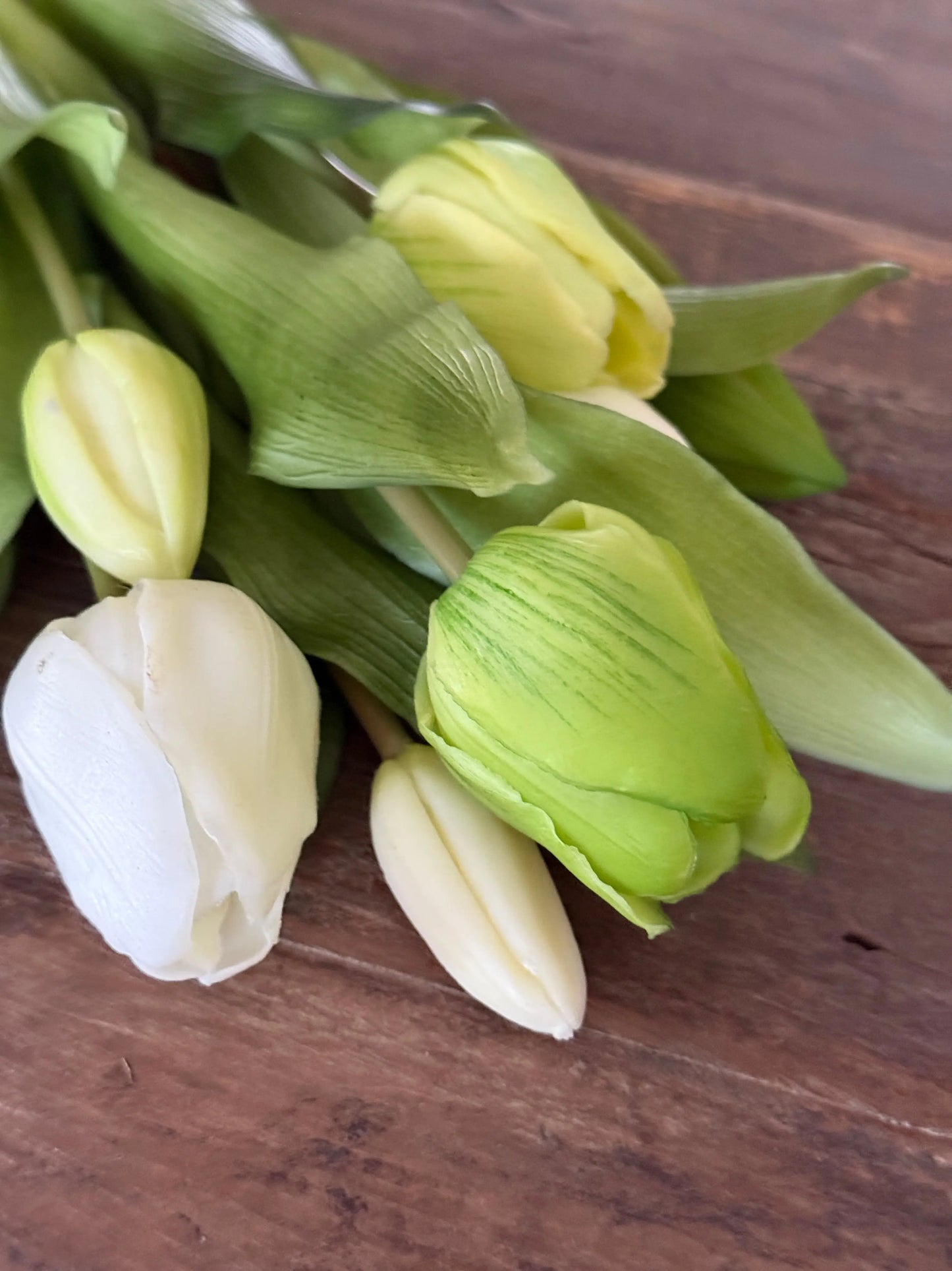 Strauß mit 7 Tulpen, 31 cm, weiß.