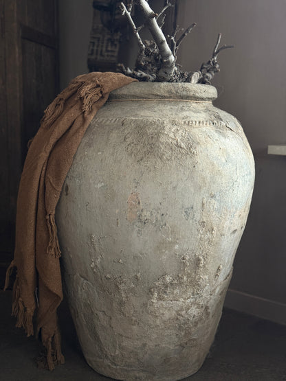 Authentic water jug (I)