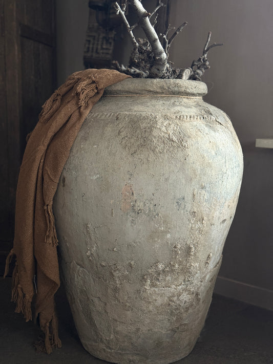 Authentic water jug (I)