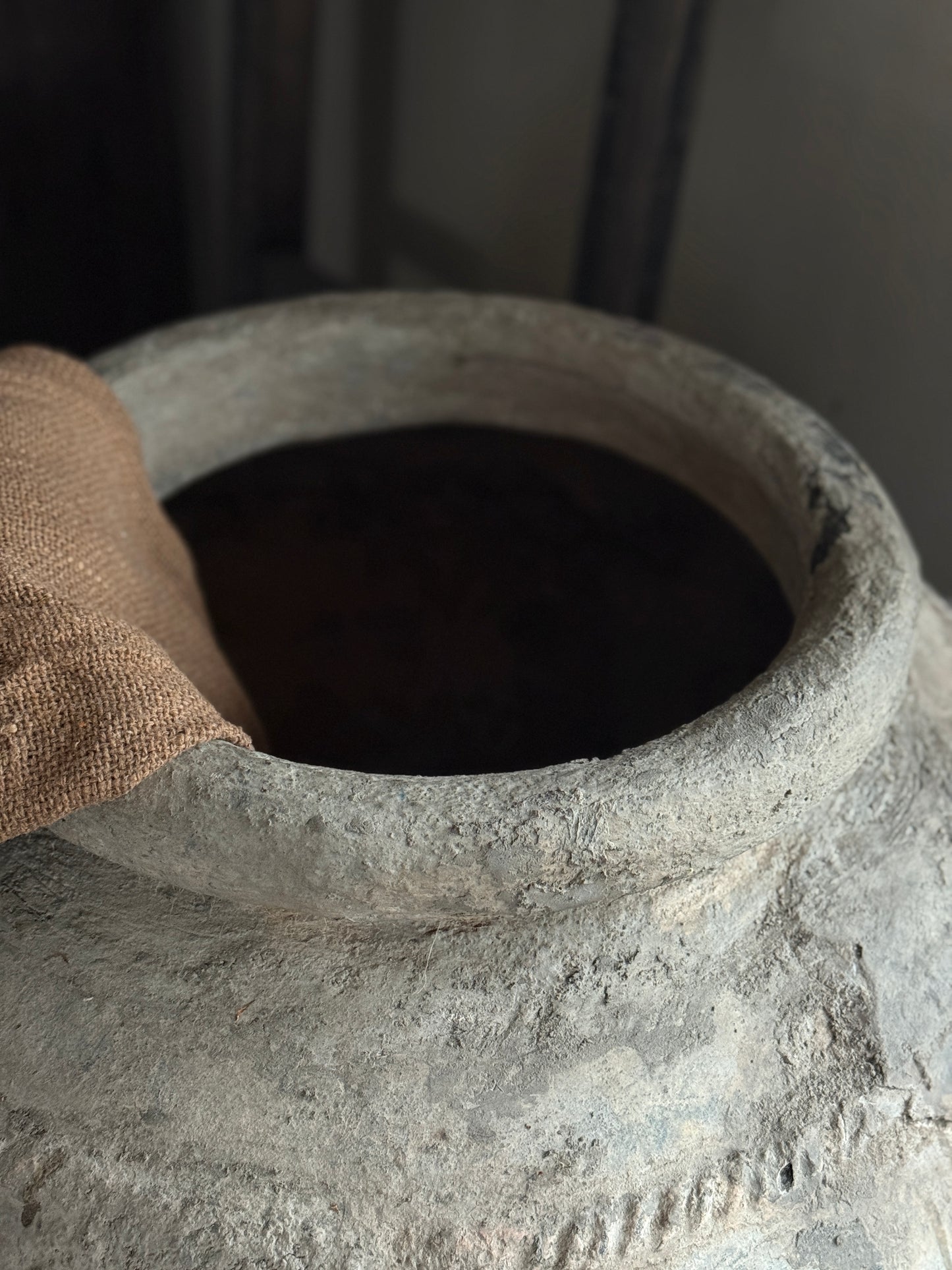 Authentic water jug (I)