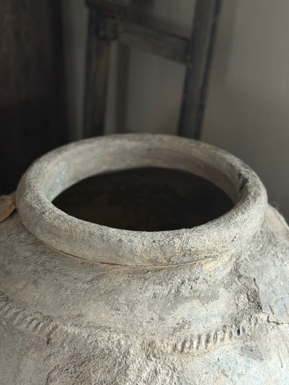 Authentic water jug (I)