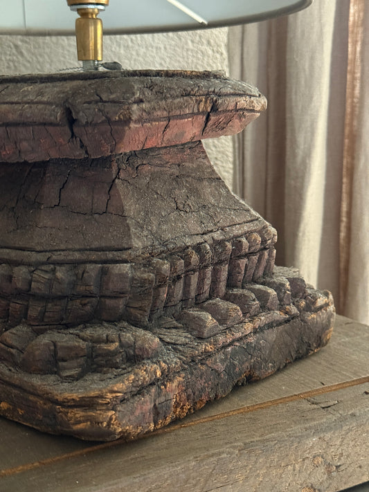 Unieke houten lampvoet van oude poer – handgemaakt uit India