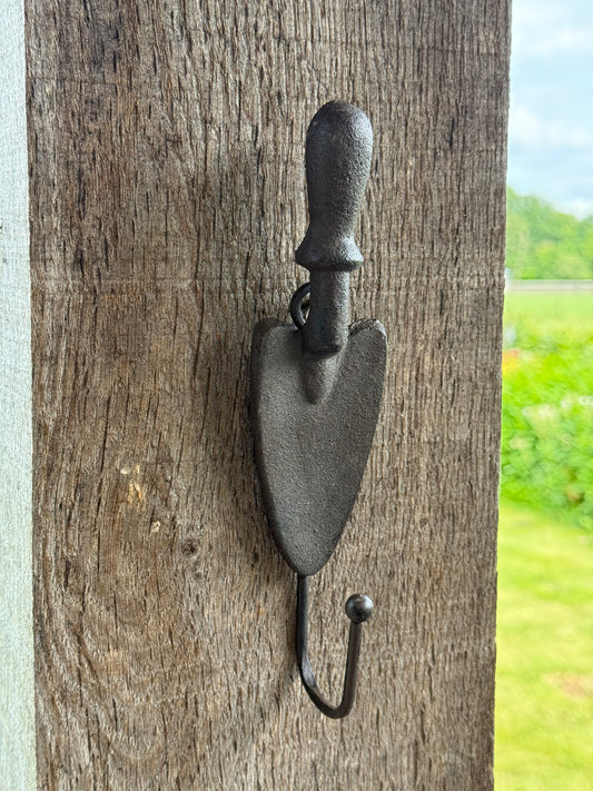 Smeedijzeren Tuinhaakje "Schep"