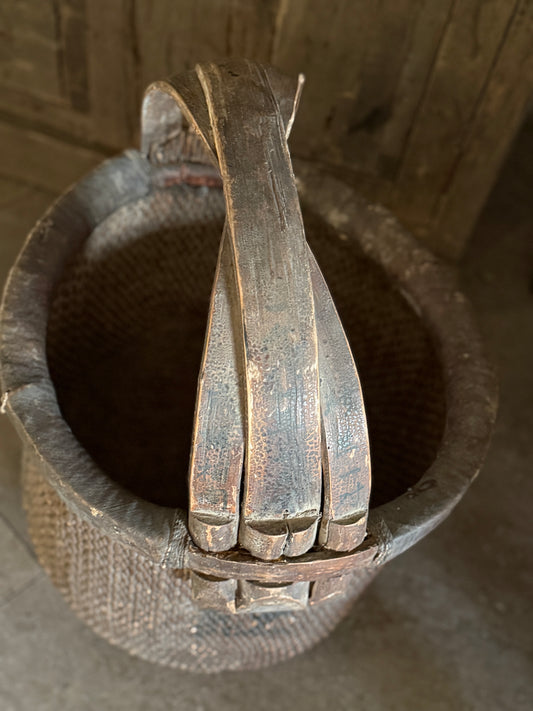 Authentic Chinese basket with handle