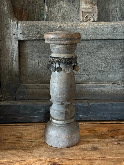 Oude Baluster met Decoratief Kettinkje (1)