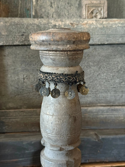 Oude Baluster met Decoratief Kettinkje (1)