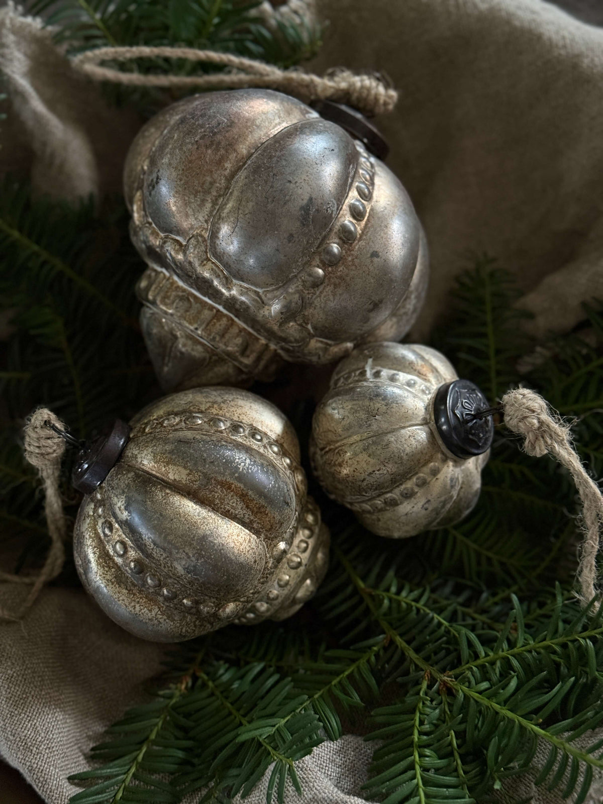 Christbaumschmuck Glasornament – Altsilber – Größe S