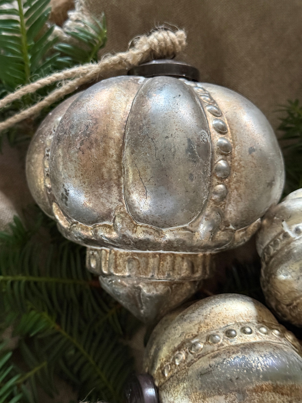 Kersthanger glazen ornament – oud zilver- maat L