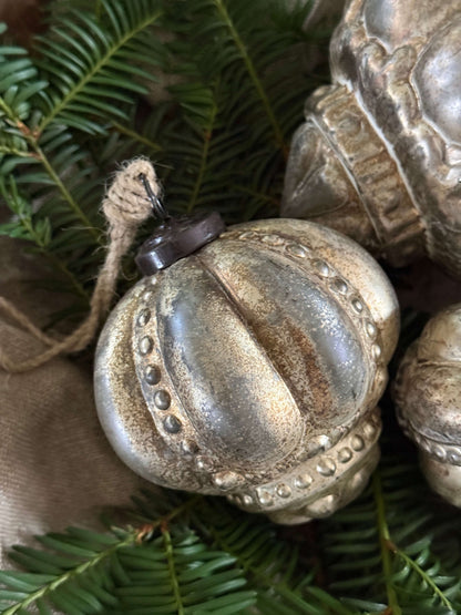 Weihnachtsanhänger Glasornament – altsilber – Größe M