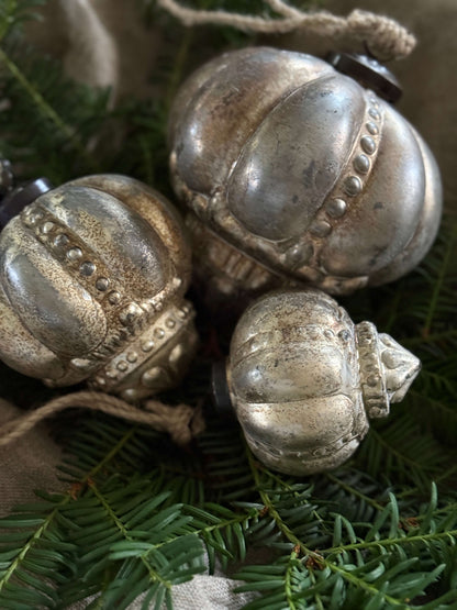 Weihnachtsanhänger Glasornament – altsilber – Größe M