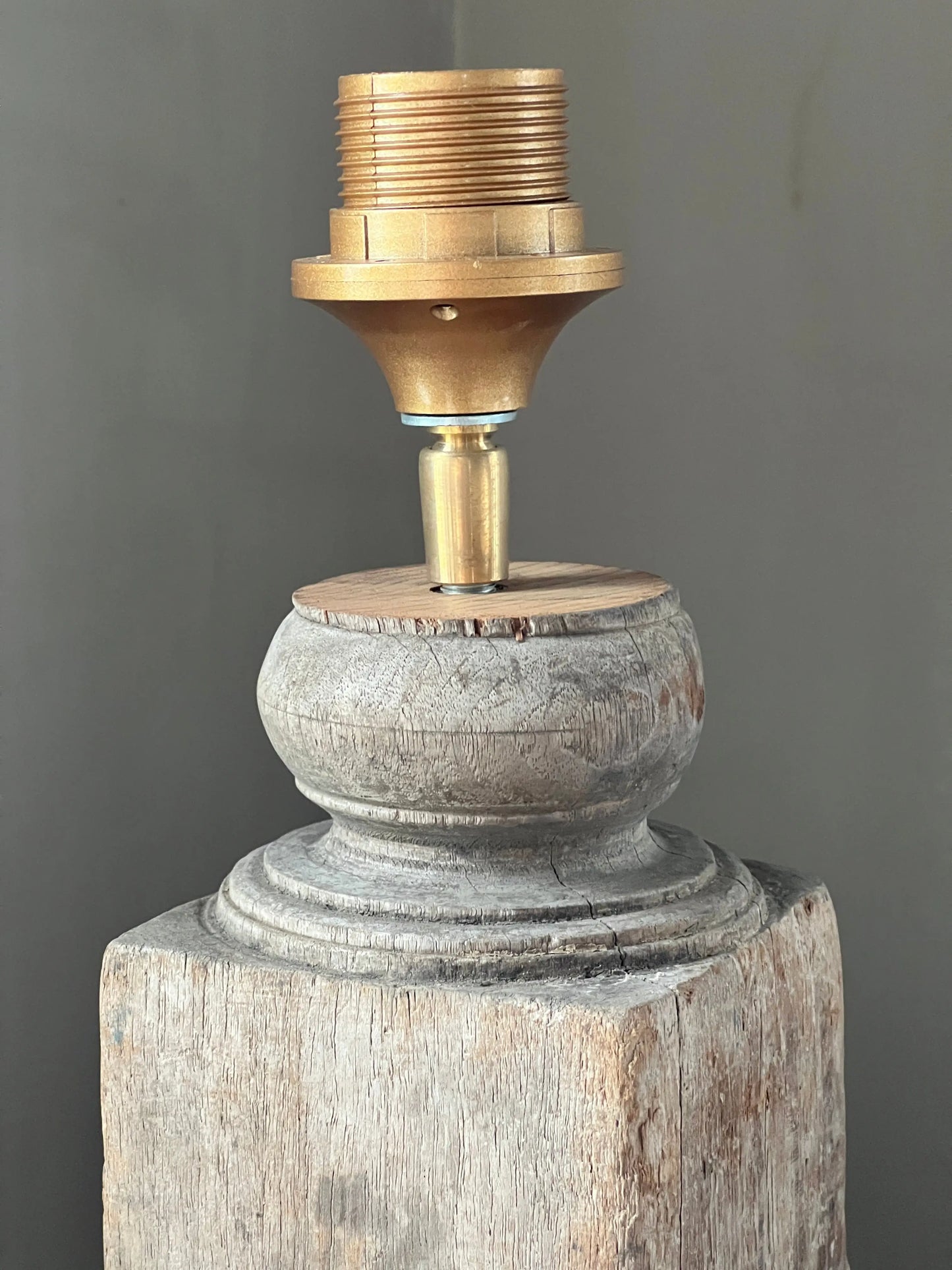 Tischlampe alter Treppengeländer, Aura Peeperkorn (03)