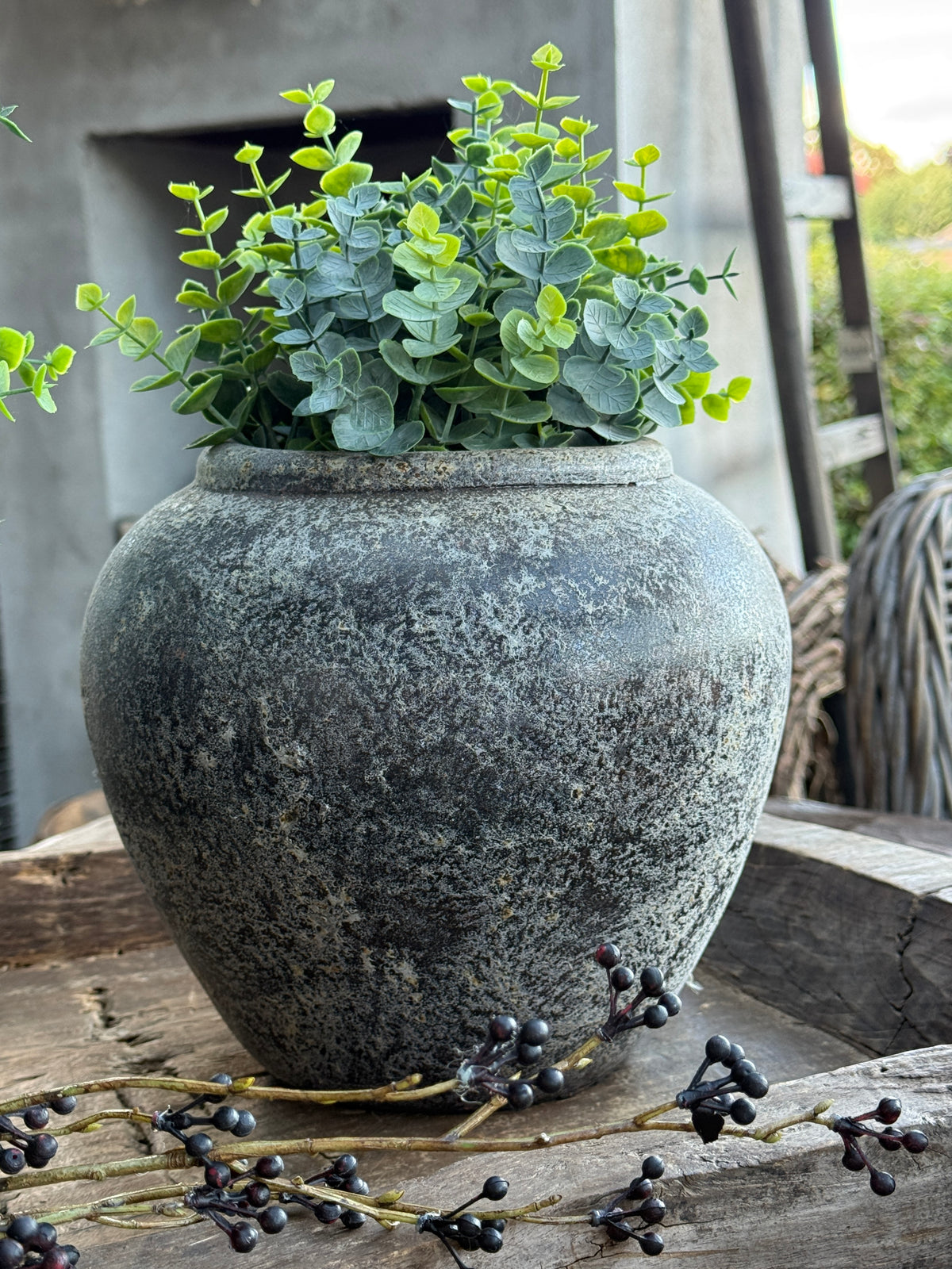 Aardewerk pot -grijs genuanceerd – 22 x 24 cm24,95