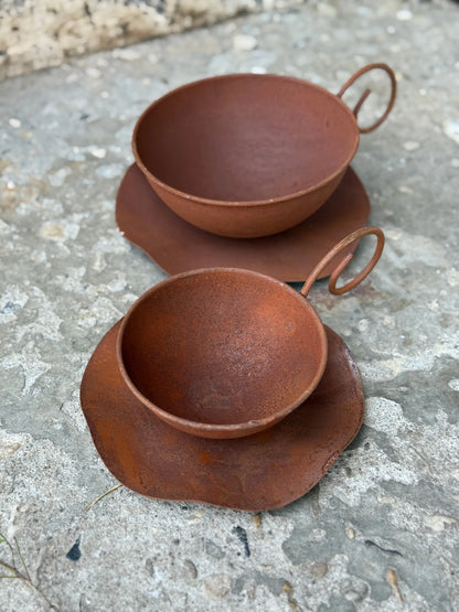 Cup and saucer - Set of 2 pieces - rusted metal