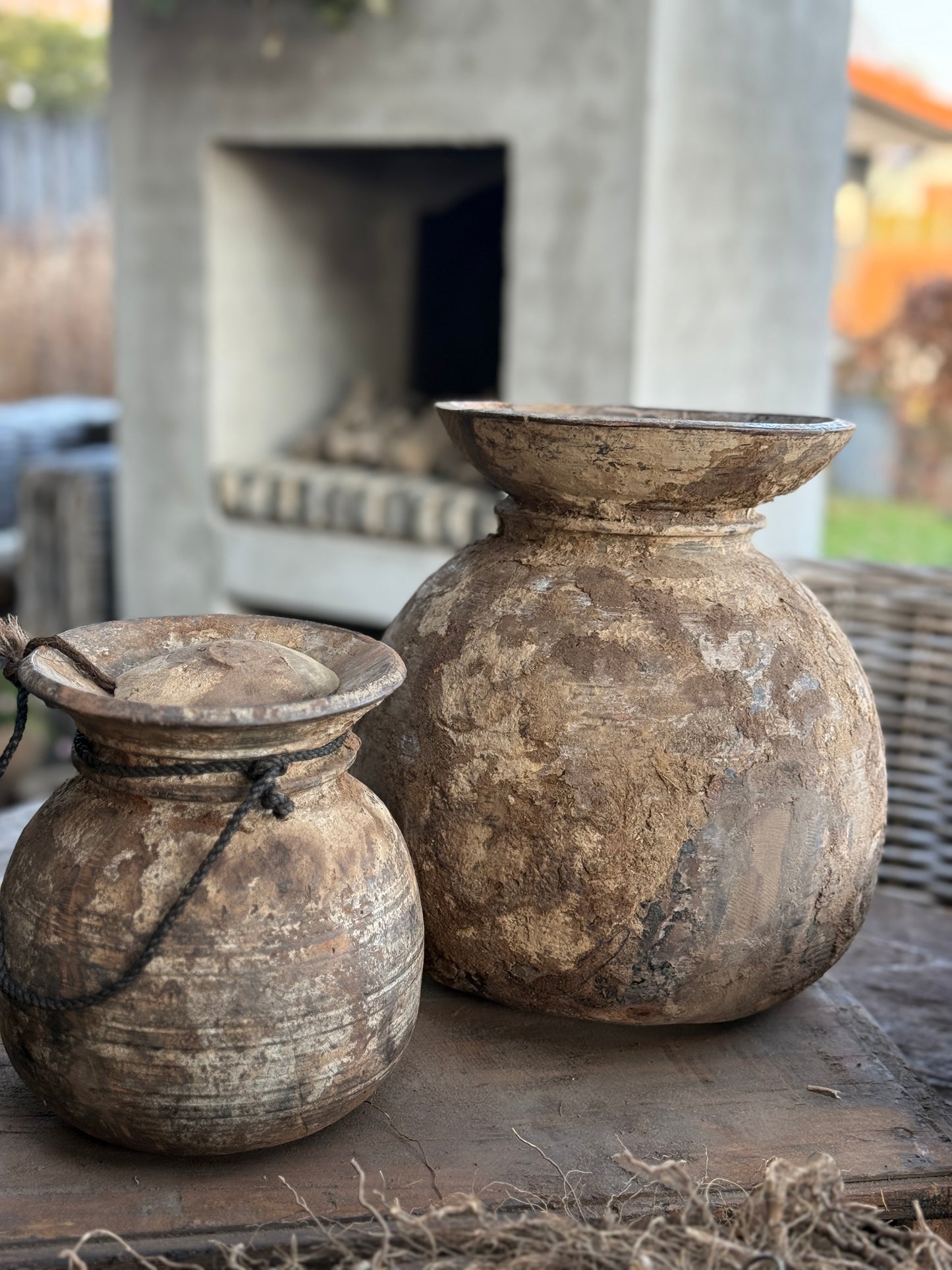 Oude Nepalese Bolle Pot (rechter op d foto LH14)