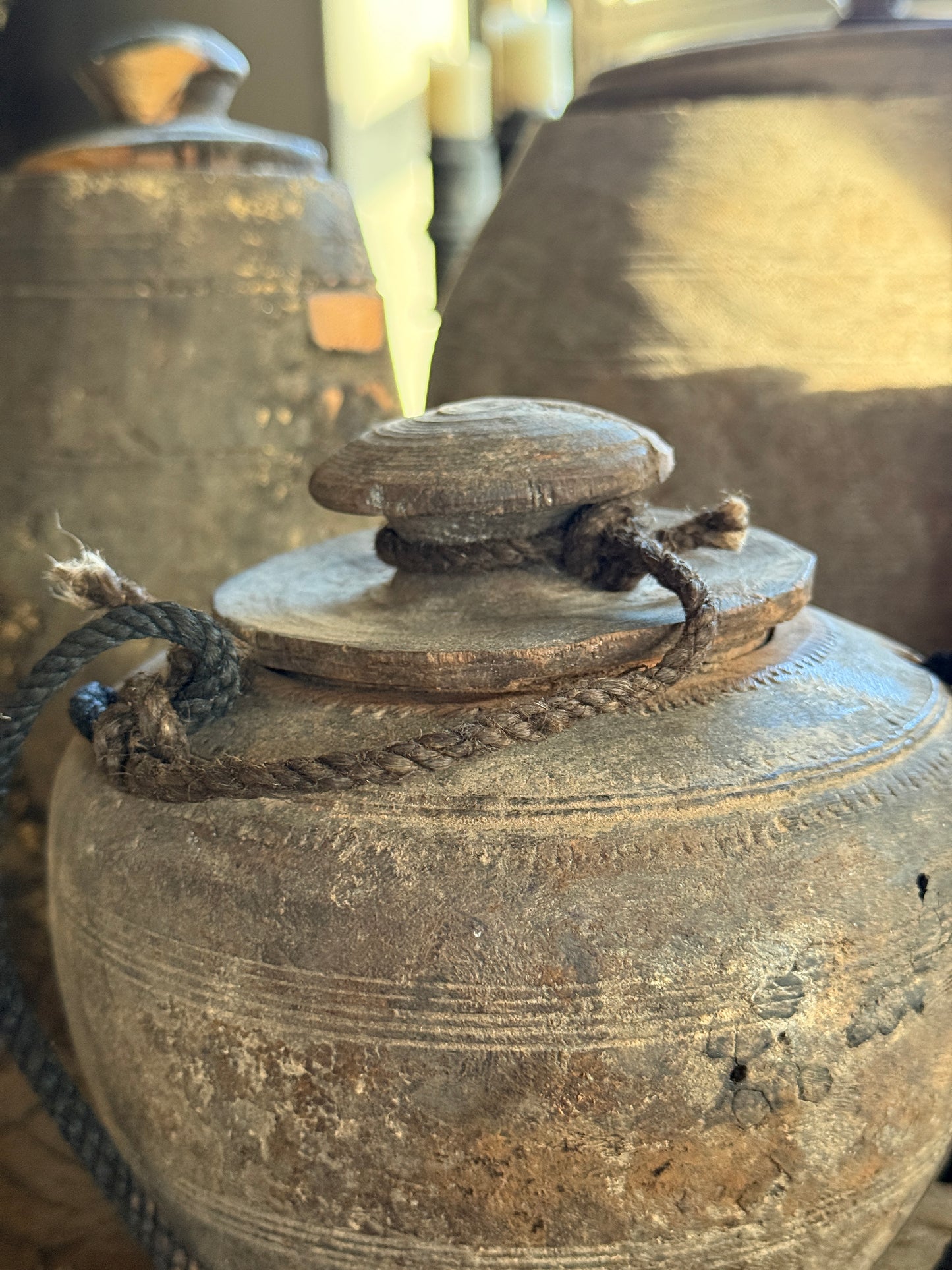 Oud Nepalese Pot met Deksel (LH16)