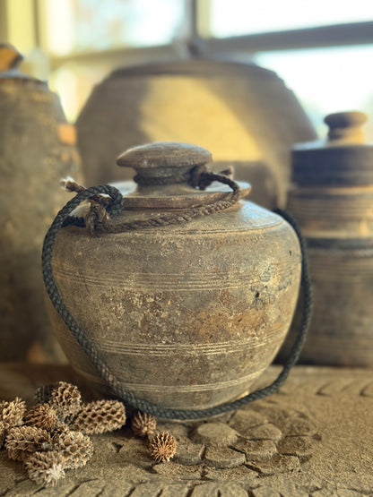 Oud Nepalese Pot met Deksel (LH16)