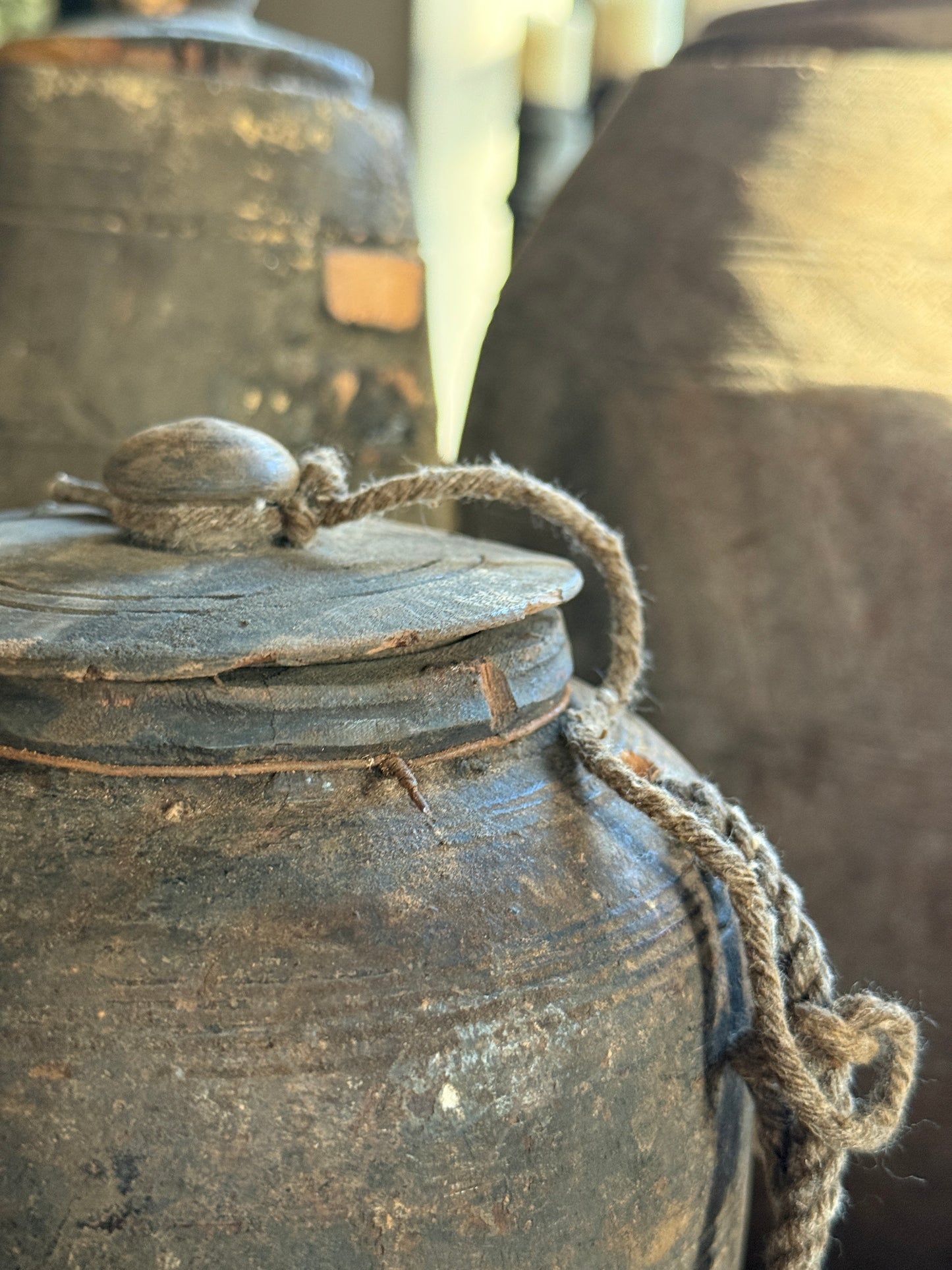 Oud Nepalese Pot met Deksel (LH17)