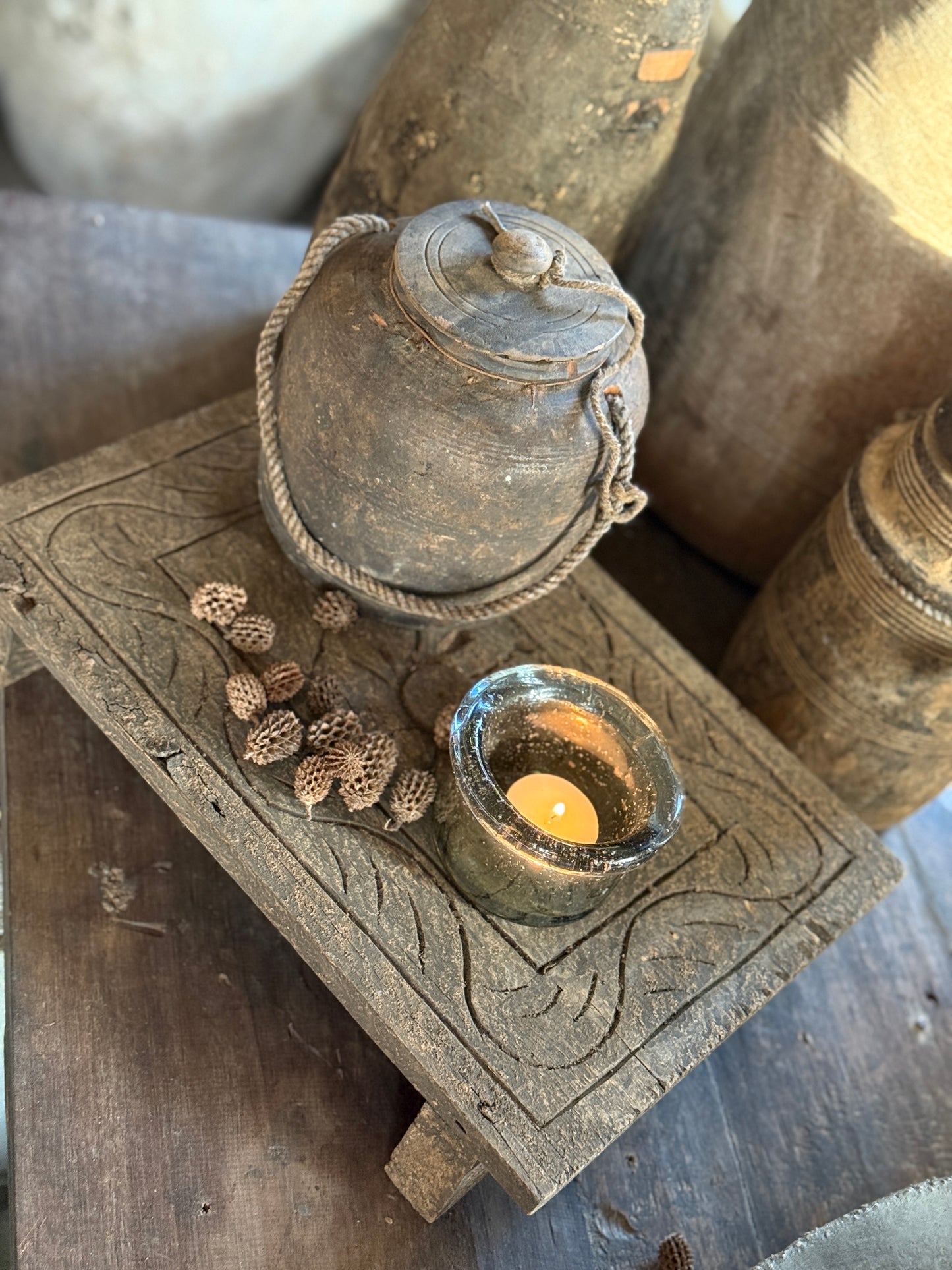 Oude Bajot Plank met Houtsnijwerk , (LH01)