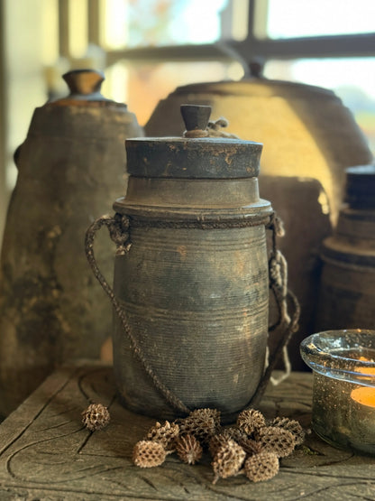 Oud Nepalese Pot met Deksel (LH18)